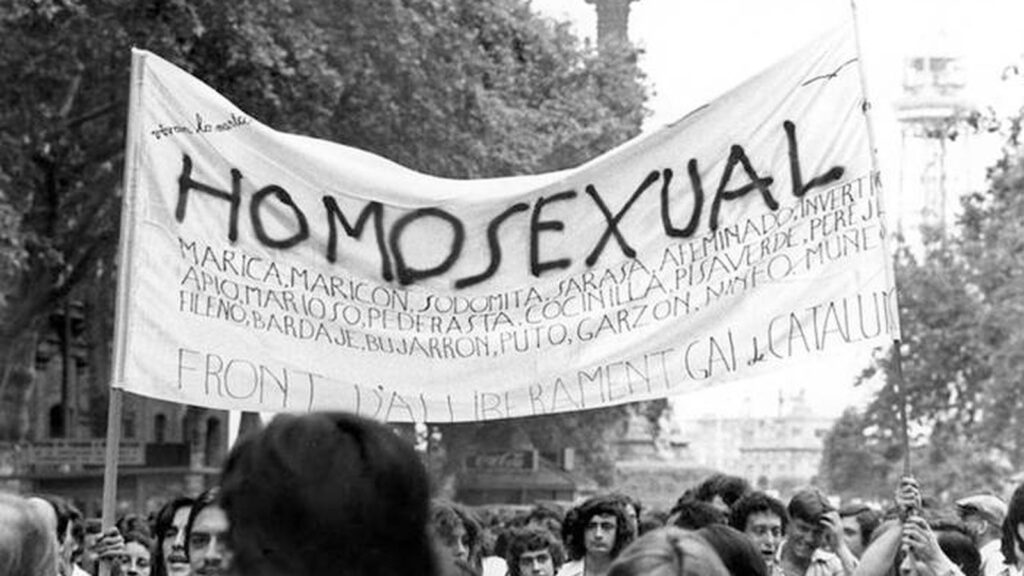 pancarta del primer orgullo gay en españa
